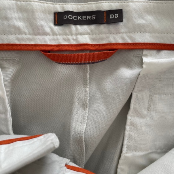Dockers D3 Easy Khaki Classic Fit Pants - Picture 3 of 11